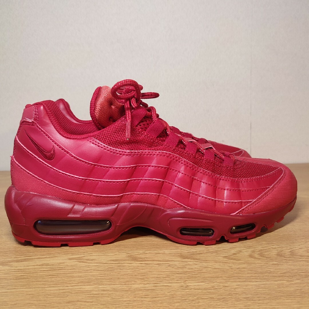 NIKE(ナイキ)の新品 大人気 NIKE AIR MAX 95 "TRIPLE RED" 28 メンズの靴/シューズ(スニーカー)の商品写真