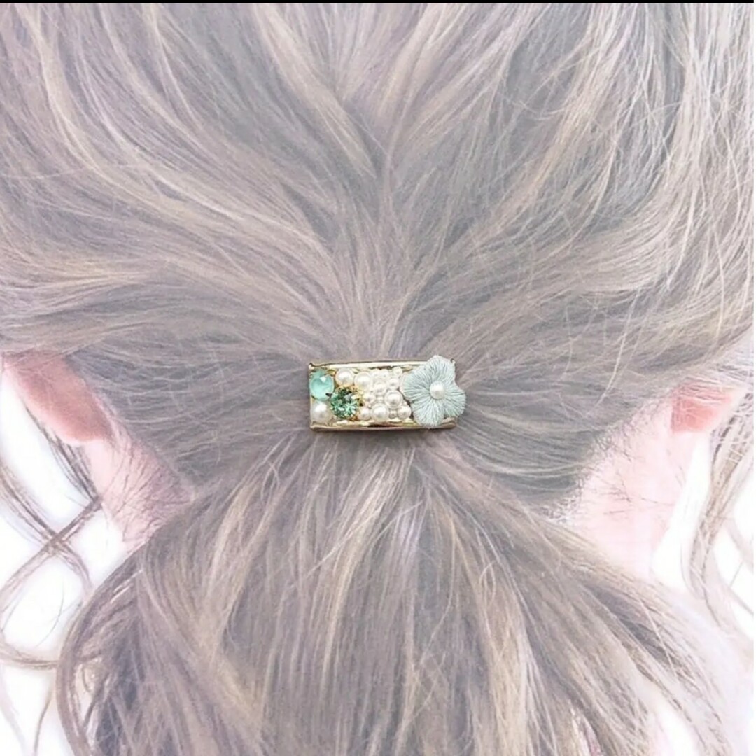 セール❤️みどり紫陽花♡﻿刺繍スワロフスキーポニーフック ハンドメイドのアクセサリー(ヘアアクセサリー)の商品写真