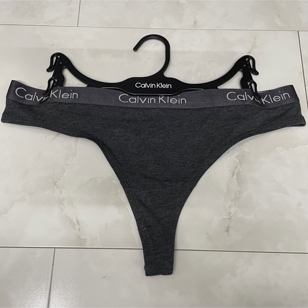 Calvin Klein(カルバンクライン)の新品未使用　カルバンクライン Tバック　グレー　ウェストロゴ　タンガ　M レディースの下着/アンダーウェア(ショーツ)の商品写真