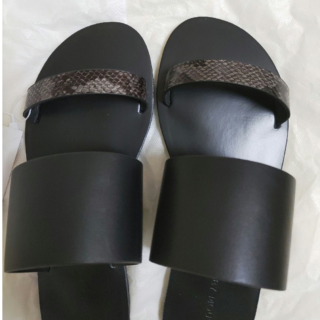AZUL by moussy(アズールバイマウジー)のアズールバイマウジー 未使用 サンダル レディース 23.5 黒 フラット レディースの靴/シューズ(サンダル)の商品写真