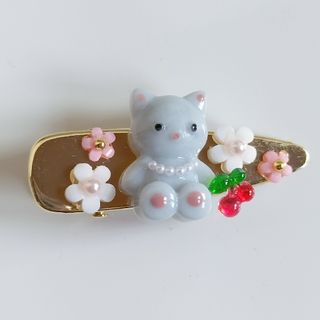 グレーねこヘアクリップ(バレッタ/ヘアクリップ)