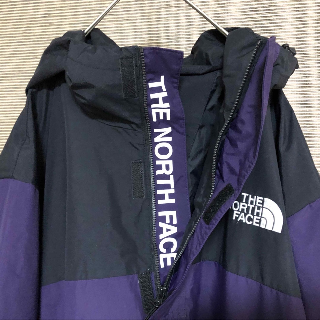 THE NORTH FACE(ザノースフェイス)のノースフェイス】マウンテンパーカー　アノラック　刺繍パープル紫　バイカラー18R メンズのジャケット/アウター(マウンテンパーカー)の商品写真