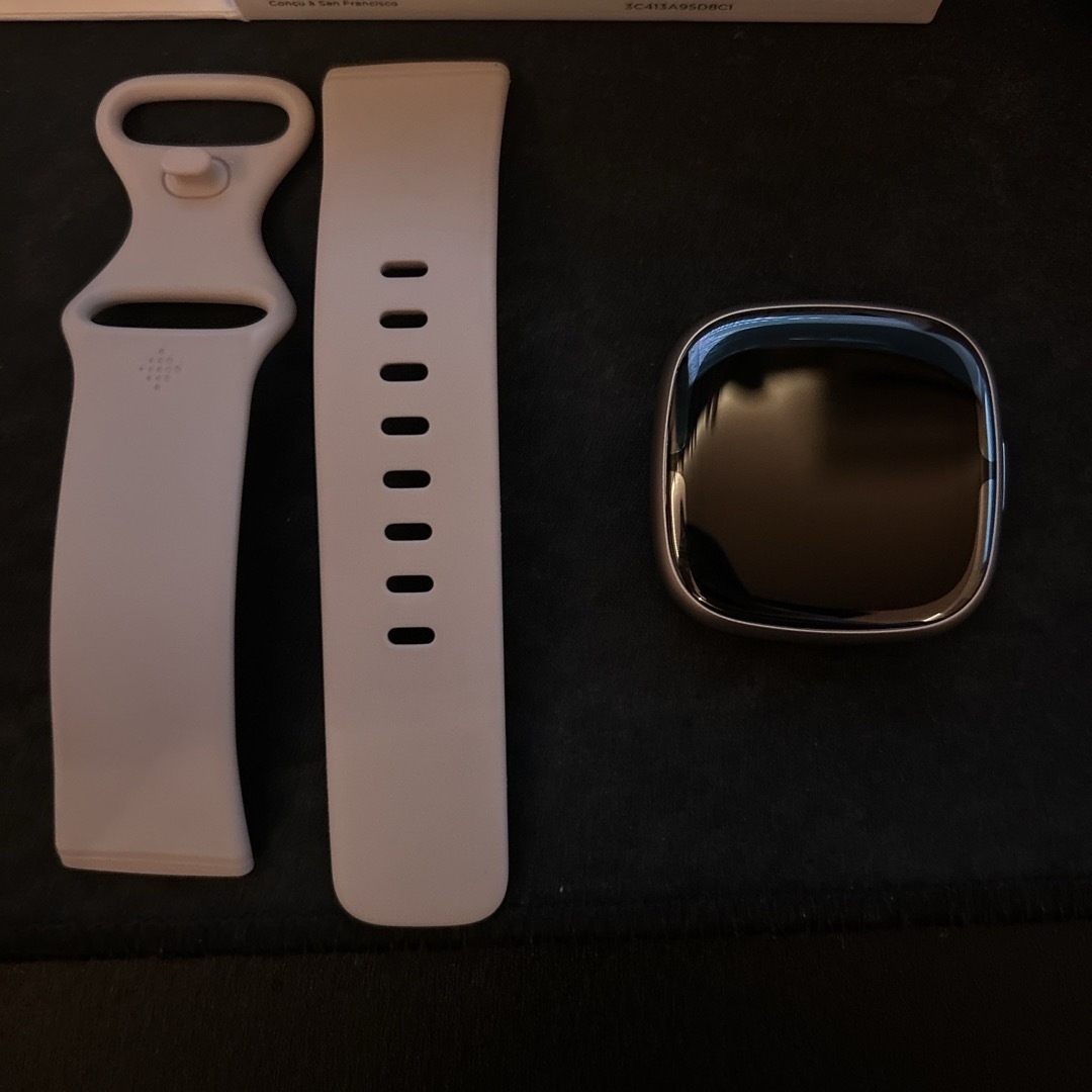 Google(グーグル)のfitbit sense 2 lunar white メンズの時計(腕時計(デジタル))の商品写真