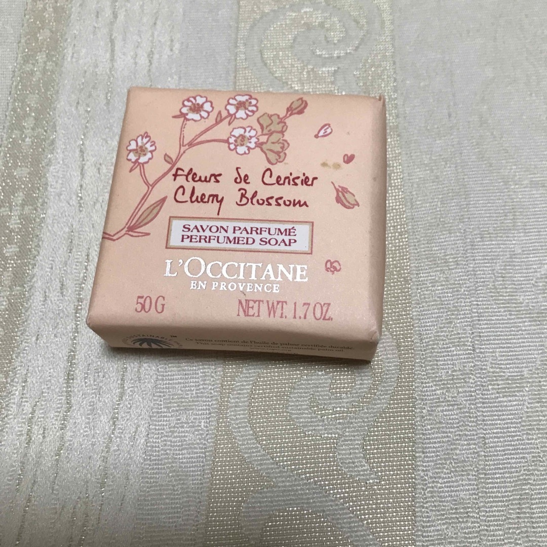 L'OCCITANE(ロクシタン)のL OCCITANE チェリーブロッサム バスソープ 50g コスメ/美容のボディケア(ボディソープ/石鹸)の商品写真