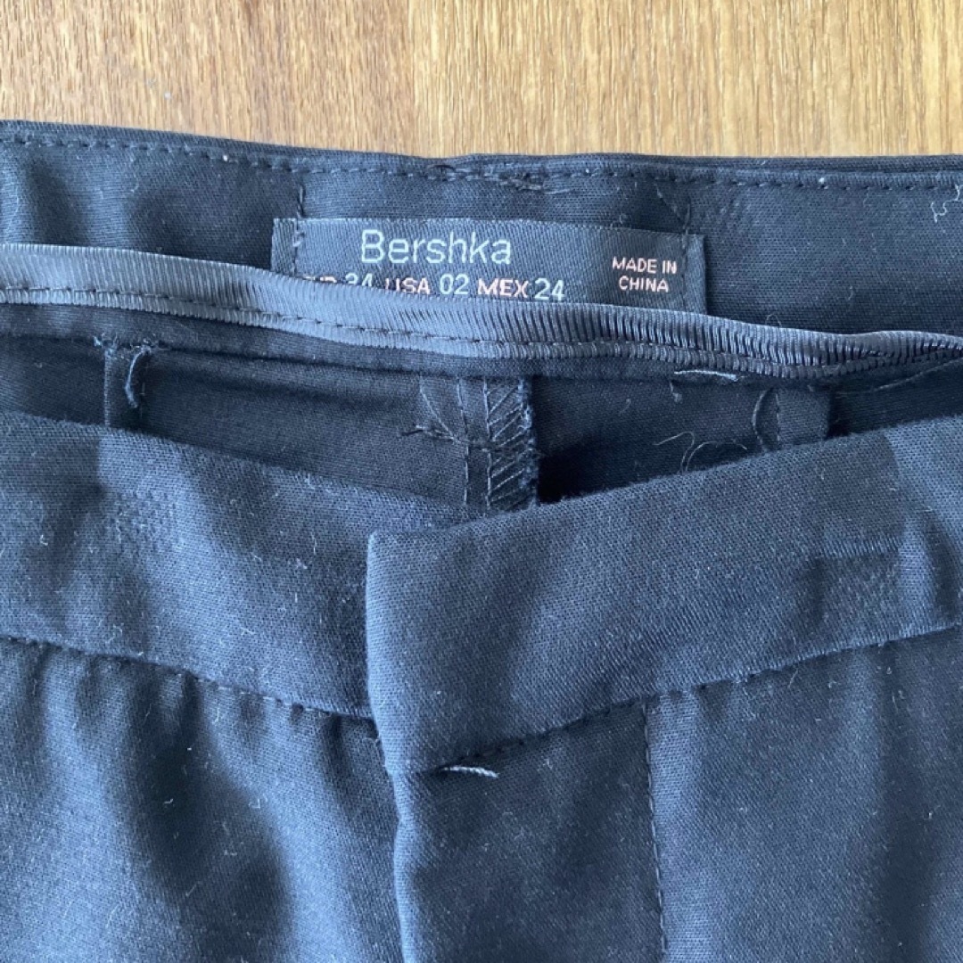 Bershka(ベルシュカ)のBershka 黒　パンツ レディースのパンツ(カジュアルパンツ)の商品写真