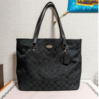 コーチ(COACH)のコーチ　シグネチャー　トートバッグ　黒　新品同様です。(トートバッグ)