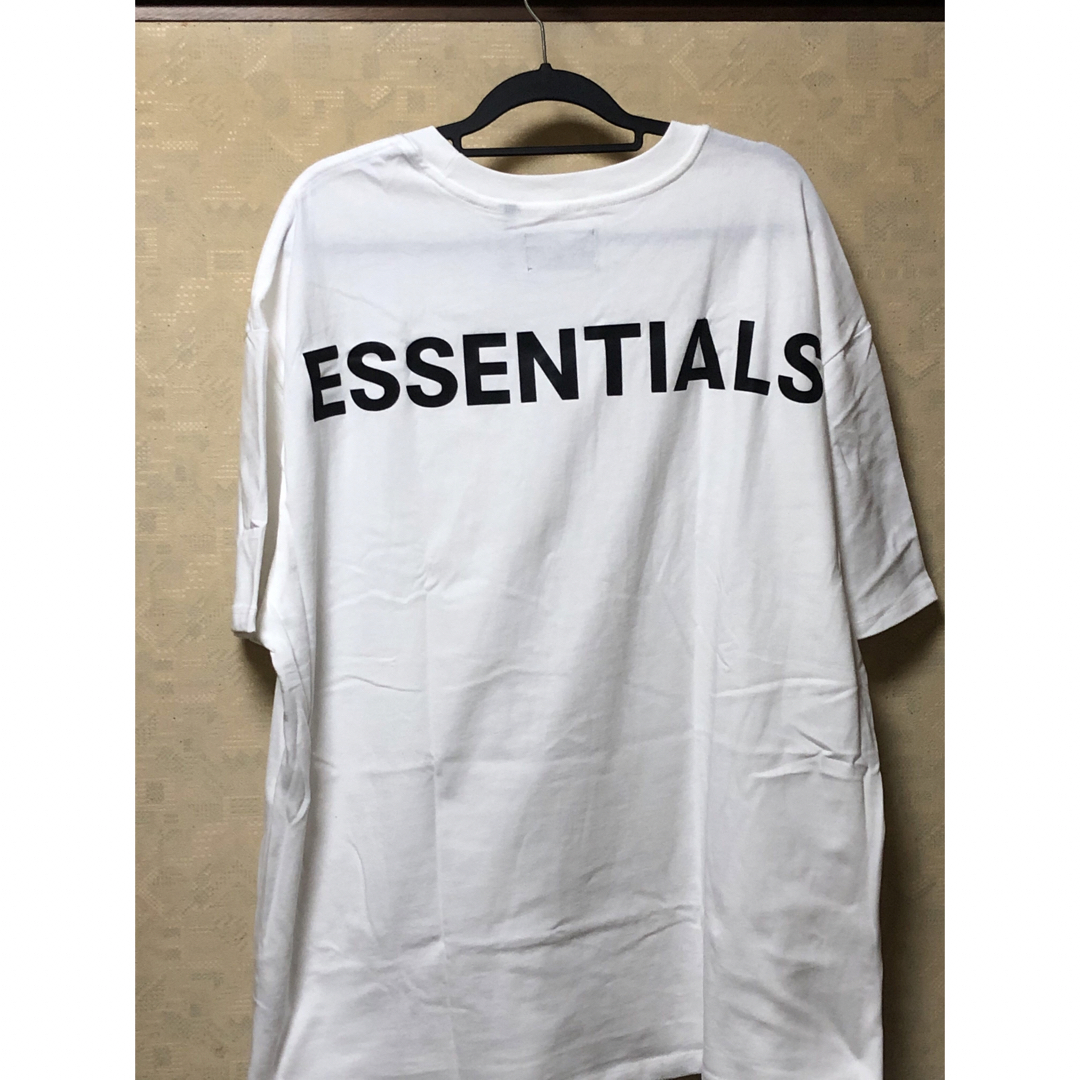 FEAR OF GOD(フィアオブゴッド)のほぼ新品FOG-Fear Of God Essentials バックロゴTシャツ メンズのトップス(Tシャツ/カットソー(半袖/袖なし))の商品写真