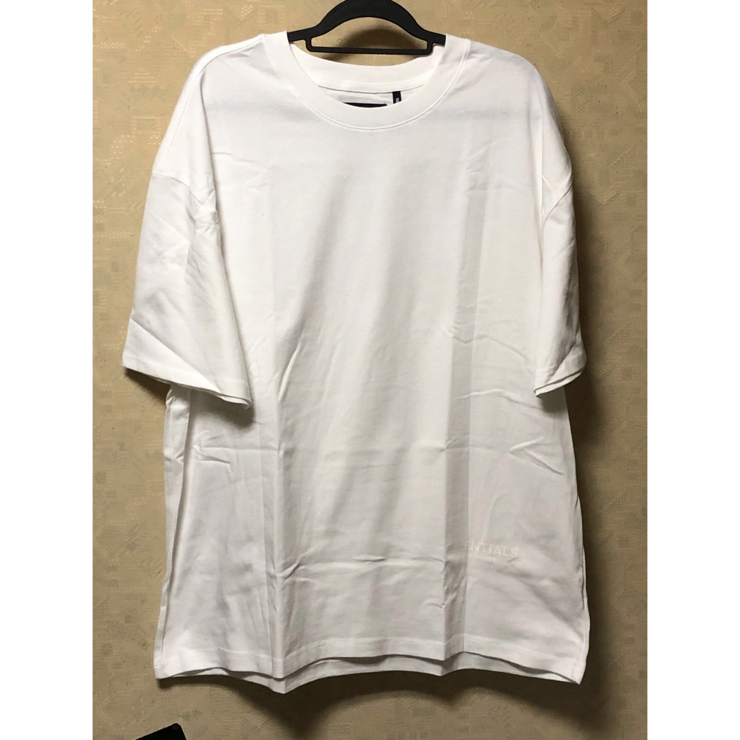 FEAR OF GOD(フィアオブゴッド)のほぼ新品FOG-Fear Of God Essentials バックロゴTシャツ メンズのトップス(Tシャツ/カットソー(半袖/袖なし))の商品写真