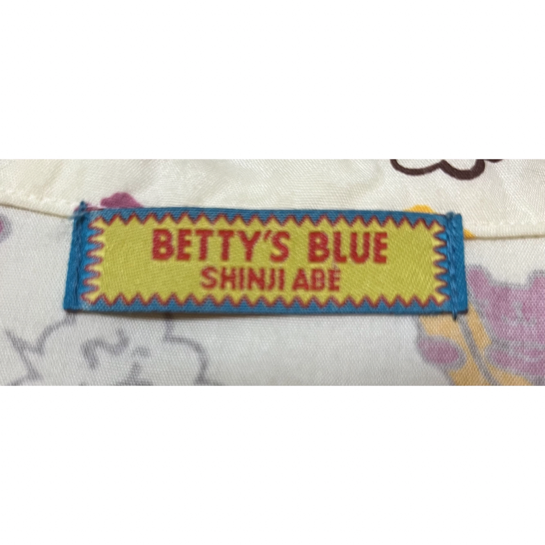 BETTY'S BLUE(ベティーズブルー)のBETTY'S BLUE シャツ レディースのトップス(シャツ/ブラウス(半袖/袖なし))の商品写真