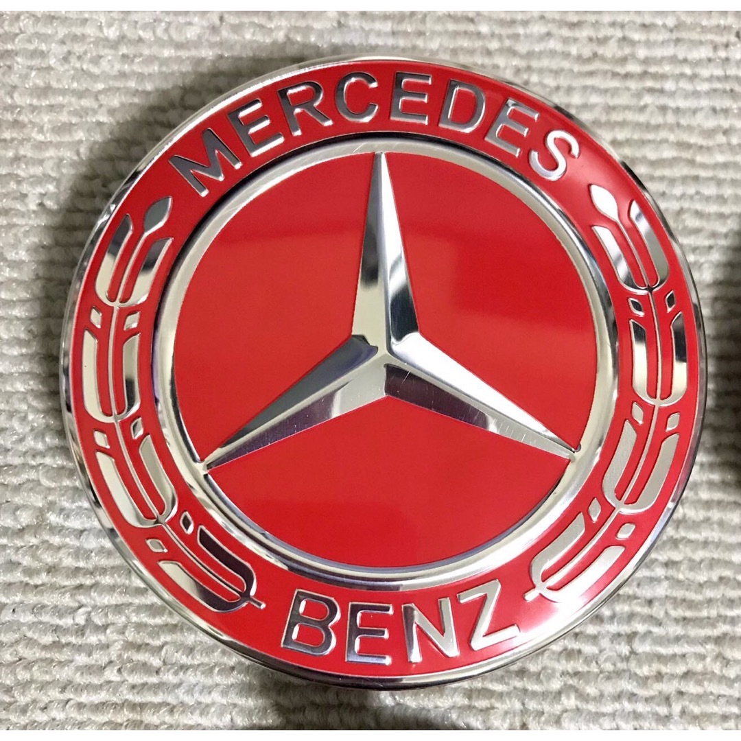 Mercedes-Benz(メルセデスベンツ)のメルセデスベンツ　ホイールセンターキャップ　レッド　benz 75mm  自動車/バイクの自動車(車外アクセサリ)の商品写真