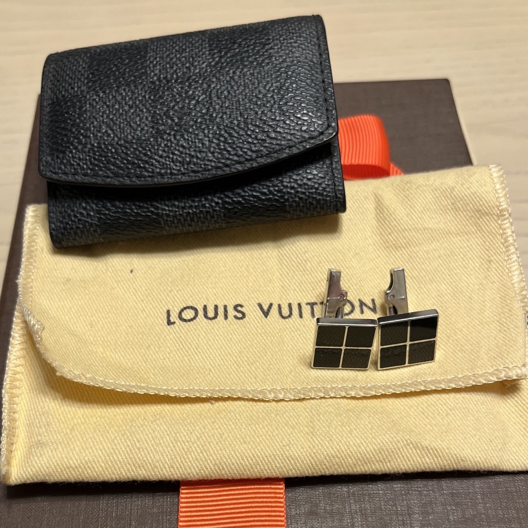 LOUIS VUITTON(ルイヴィトン)のルイヴィトン　ＬＯＵＩＳ　ＶＵＩＴＴＯＮ　ブドンドゥマンシェット　ダミエ４カフス メンズのファッション小物(カフリンクス)の商品写真