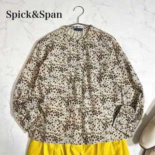 スピックアンドスパン(Spick & Span)のSpick&Span 花柄ブラウス　シャツ　長袖　ボタン　ベージュ　ブラウン　綿(シャツ/ブラウス(長袖/七分))