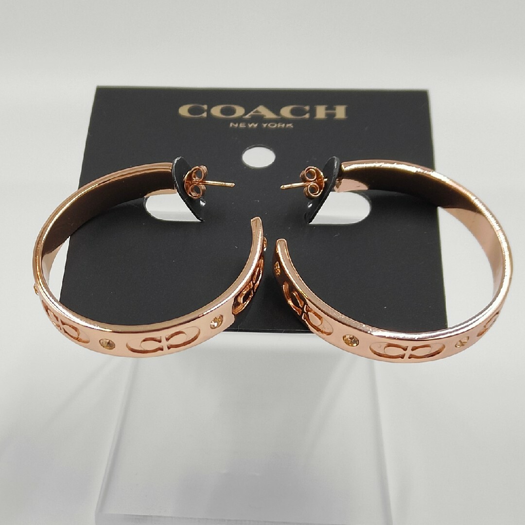 COACH(コーチ)の可愛い&上品　コーチ　COACH　ピンクゴールド　シグネチャー　ビジュー　ピアス レディースのアクセサリー(ピアス)の商品写真