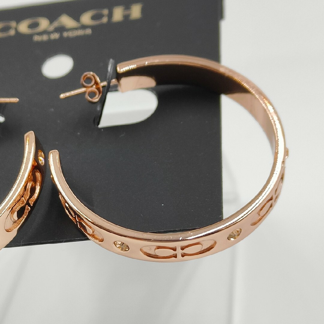 COACH(コーチ)の可愛い&上品　コーチ　COACH　ピンクゴールド　シグネチャー　ビジュー　ピアス レディースのアクセサリー(ピアス)の商品写真