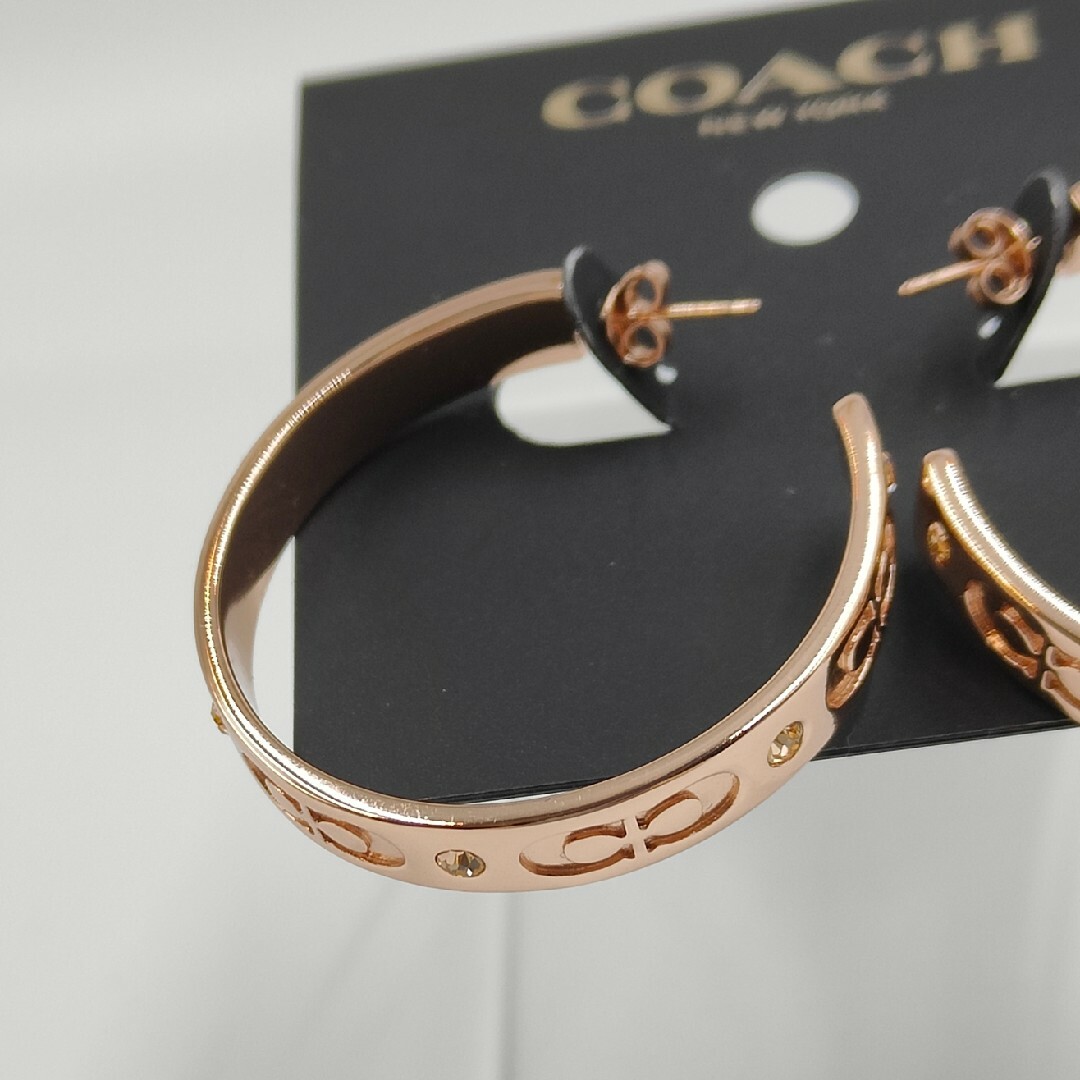 COACH(コーチ)の可愛い&上品　コーチ　COACH　ピンクゴールド　シグネチャー　ビジュー　ピアス レディースのアクセサリー(ピアス)の商品写真