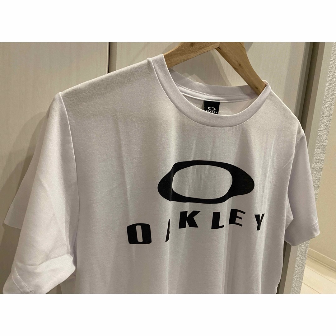 Oakley(オークリー)のオークリー  ロゴTシャツ　ホワイト　メンズM メンズのトップス(Tシャツ/カットソー(半袖/袖なし))の商品写真