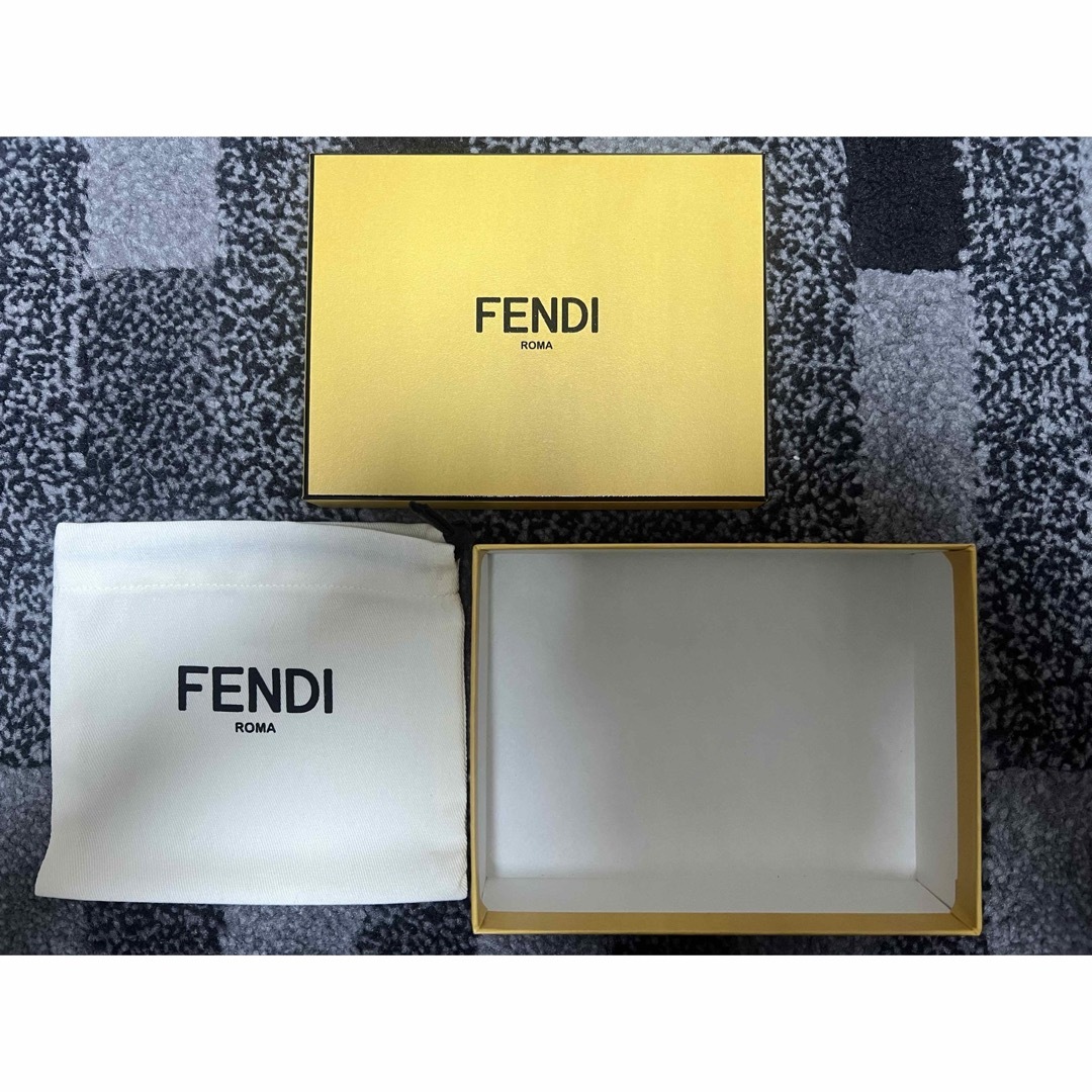 FENDI(フェンディ)のFENDI  空箱　フェンディ　財布　ショッパー　ギフト　プレゼント　袋　箱 レディースのバッグ(ショップ袋)の商品写真