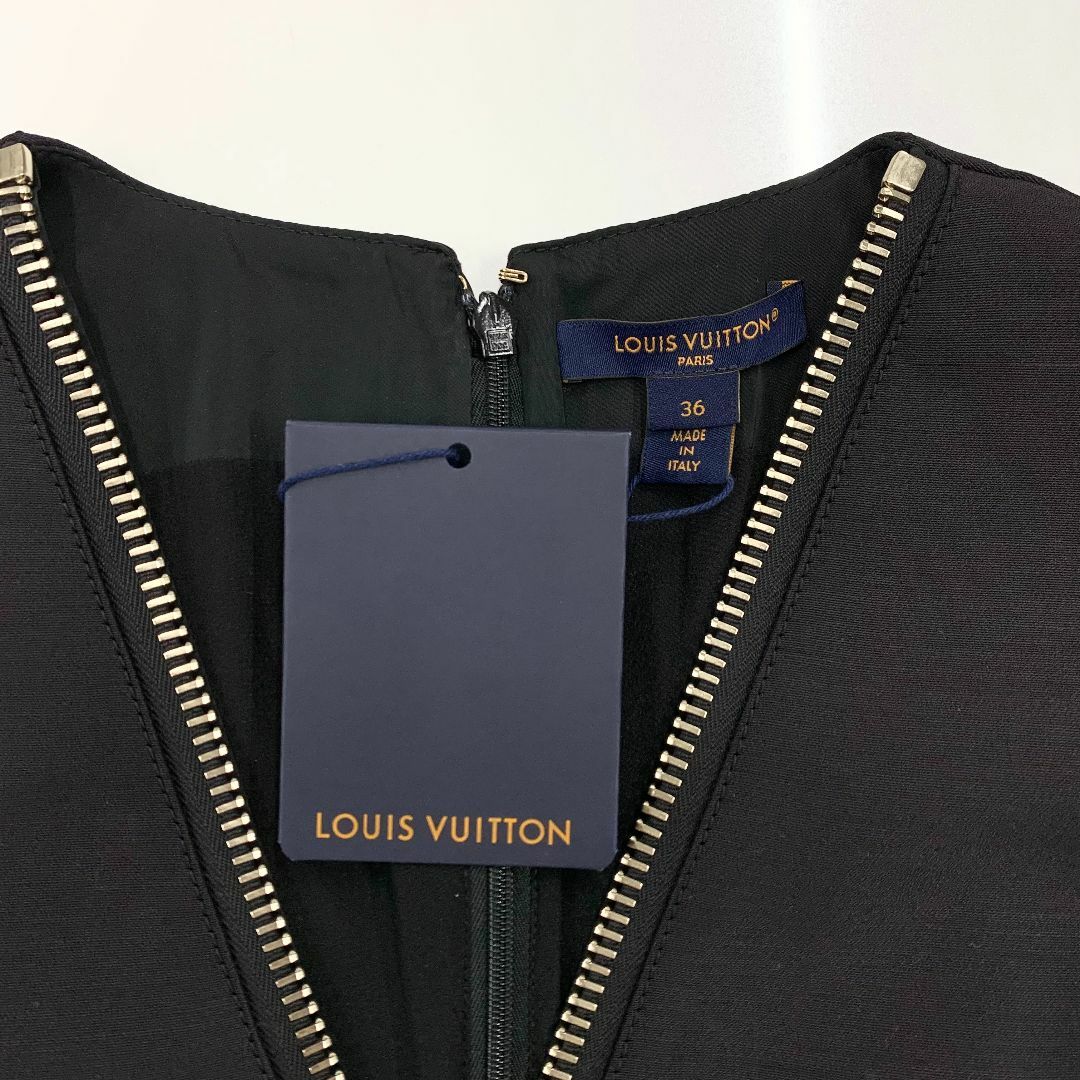 LOUIS VUITTON(ルイヴィトン)の9335 未使用 ヴィトン ワンピース ジッパーネックラインドレス ロゴ レディースのワンピース(ミニワンピース)の商品写真