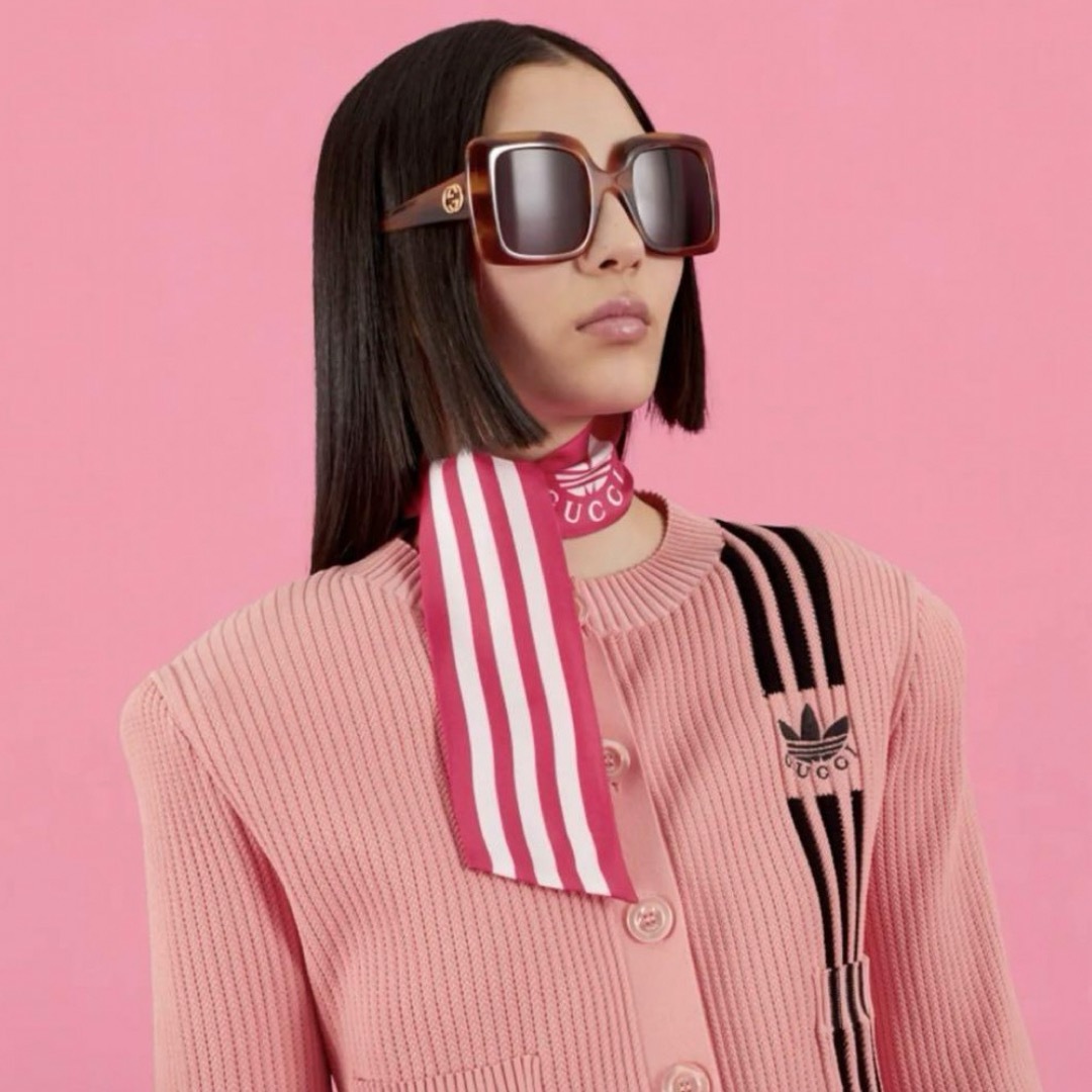 Gucci(グッチ)の【新品未使用】グッチGUCCIadidasコラボスカーフ レディースのファッション小物(バンダナ/スカーフ)の商品写真