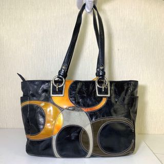 コーチ(COACH)のＣ　美品 COACH デザイントートバッグ BLACK(トートバッグ)