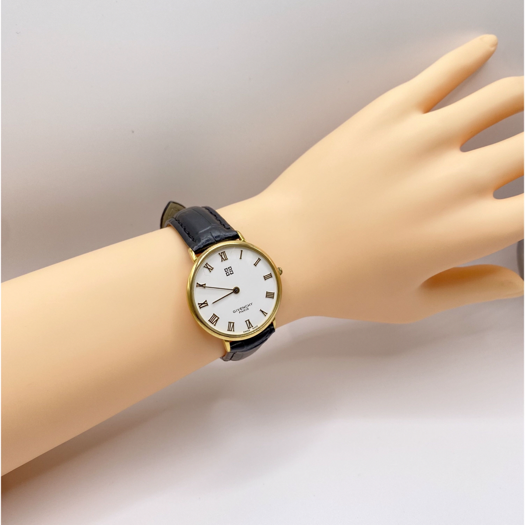 GIVENCHY(ジバンシィ)のGIVENCHY ジバンシー QZ 白文字盤 2BJY メンズ腕時計 メンズの時計(腕時計(アナログ))の商品写真