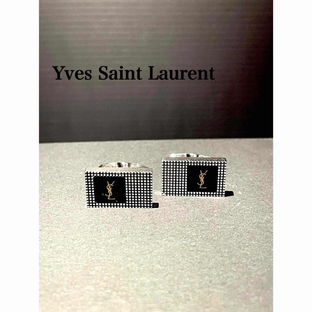 Yves Saint Laurent(イヴサンローラン)の 【YSLロゴ】k002 イヴサンローラン　カフス　リンクス　シルバー　ブラック メンズのファッション小物(カフリンクス)の商品写真