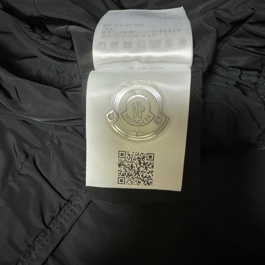MONCLER(モンクレール)のモンクレール　OCRE　ブラック　2 レディースのジャケット/アウター(ナイロンジャケット)の商品写真