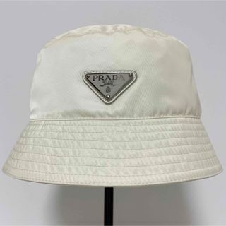 プラダ(PRADA)のPRADA プラダ バケットハット ホワイト M 58cm 三角ロゴ バケハ(ハット)