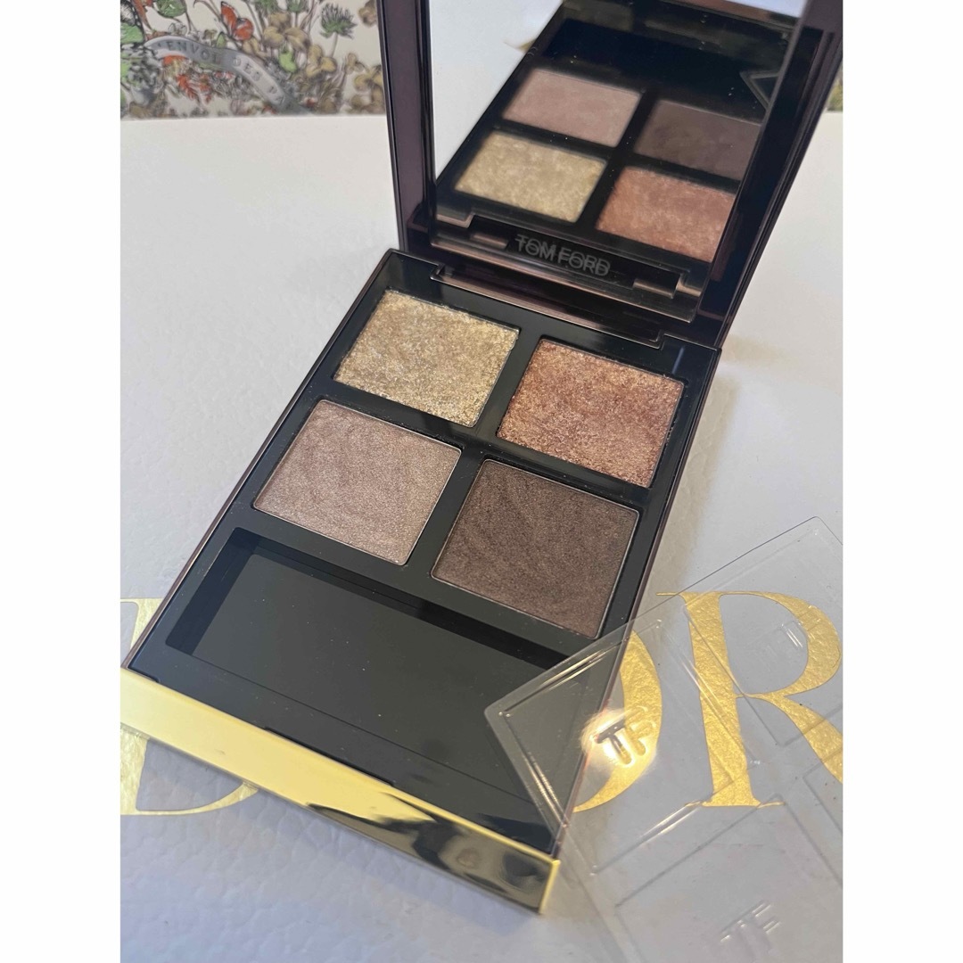 TOM FORD BEAUTY(トムフォードビューティ)のトムフォード　アイシャドウ　アイカラークォード　01 ゴールデンミンク コスメ/美容のベースメイク/化粧品(アイシャドウ)の商品写真