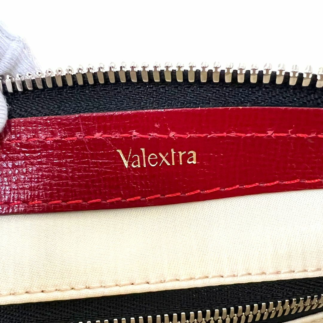 Valextra(ヴァレクストラ)の極美品　Valextra　ヴァレクストラ　バッグ　ポーチ　K-VAL　クラッチ レディースのバッグ(クラッチバッグ)の商品写真