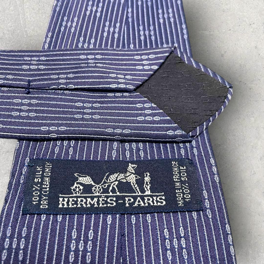 Hermes(エルメス)の美品 HERMES エルメス ジャガード H柄 ストライプ ネクタイ ネイビー メンズのファッション小物(ネクタイ)の商品写真