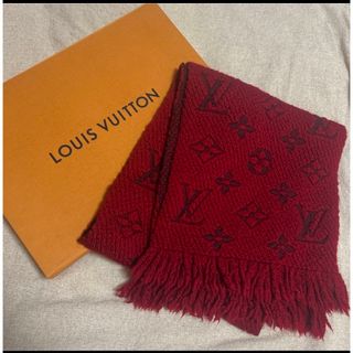 ルイヴィトン(LOUIS VUITTON)のLOUIS VUITTON ルイヴィトン　総柄レッドマフラー(マフラー/ショール)