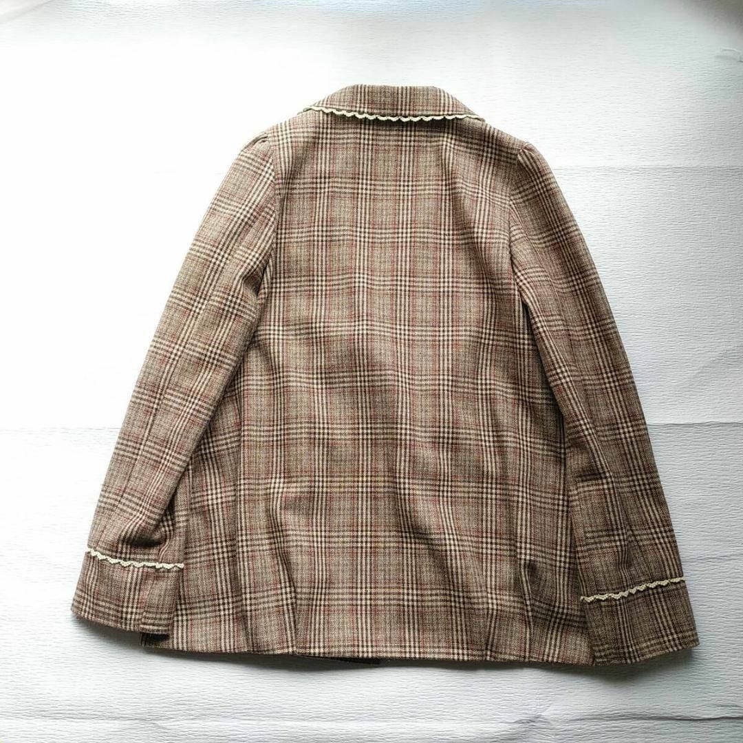 Ank Rouge(アンクルージュ)の美品 ダブルジャケット　襟レース　ハーフコート　チェック　茶 アンクルージュ M レディースのジャケット/アウター(テーラードジャケット)の商品写真