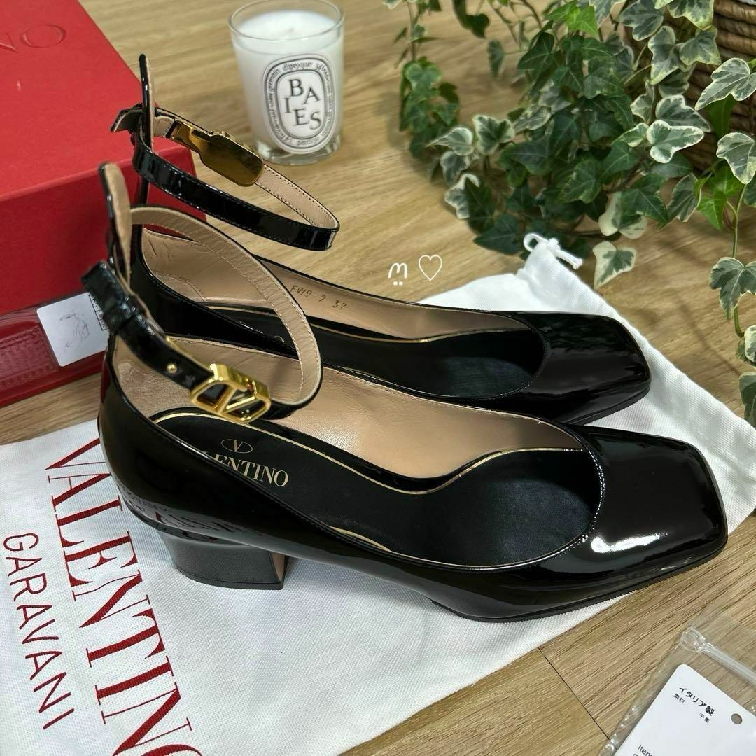 VALENTINO(ヴァレンティノ)のVALENTINOヴァレンティノ　タンゴエナメルパンプス　37ストラップシューズ レディースの靴/シューズ(ハイヒール/パンプス)の商品写真