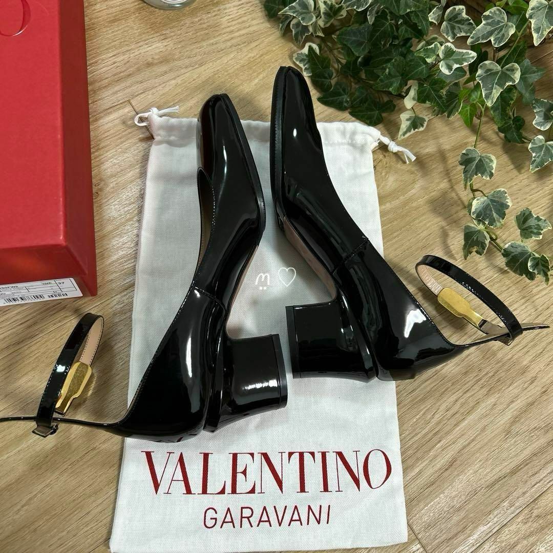 VALENTINO(ヴァレンティノ)のVALENTINOヴァレンティノ　タンゴエナメルパンプス　37ストラップシューズ レディースの靴/シューズ(ハイヒール/パンプス)の商品写真