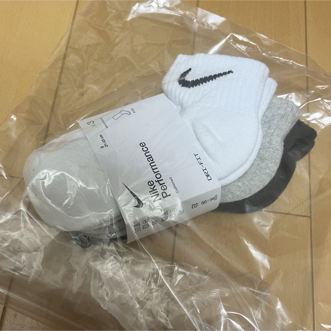 NIKE(ナイキ)のnike 靴下 厚手 ナイキ パフォーマンス クッション ソックス 3足 キッズ キッズ/ベビー/マタニティのこども用ファッション小物(靴下/タイツ)の商品写真