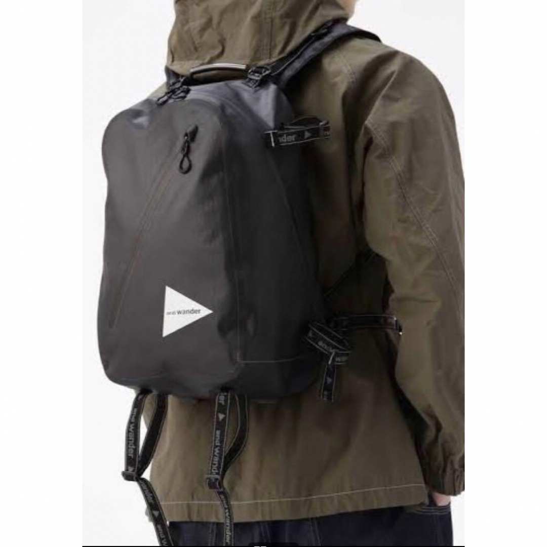 and wander(アンドワンダー)の新品and wander waterproof daypack 20L メンズのバッグ(バッグパック/リュック)の商品写真