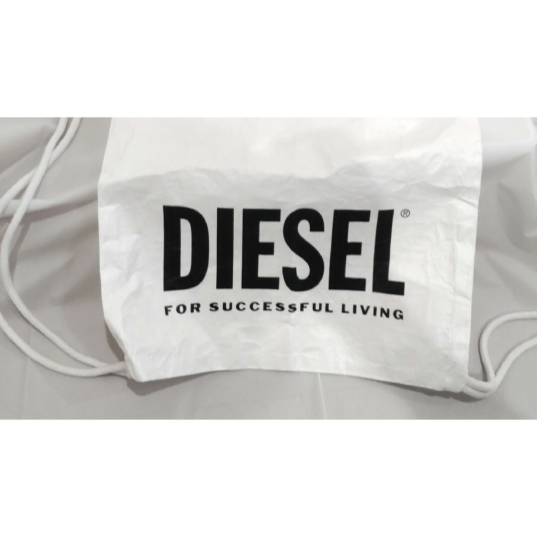 DIESEL(ディーゼル)の【最終セール中】 DIESEL ディーゼル ナップサック ホワイト ユニセックス レディースのバッグ(リュック/バックパック)の商品写真