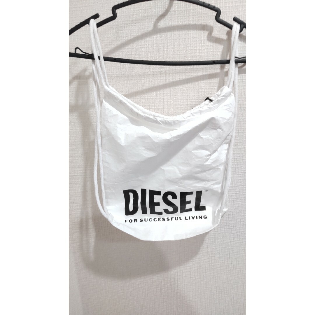 DIESEL(ディーゼル)の【最終セール中】 DIESEL ディーゼル ナップサック ホワイト ユニセックス レディースのバッグ(リュック/バックパック)の商品写真