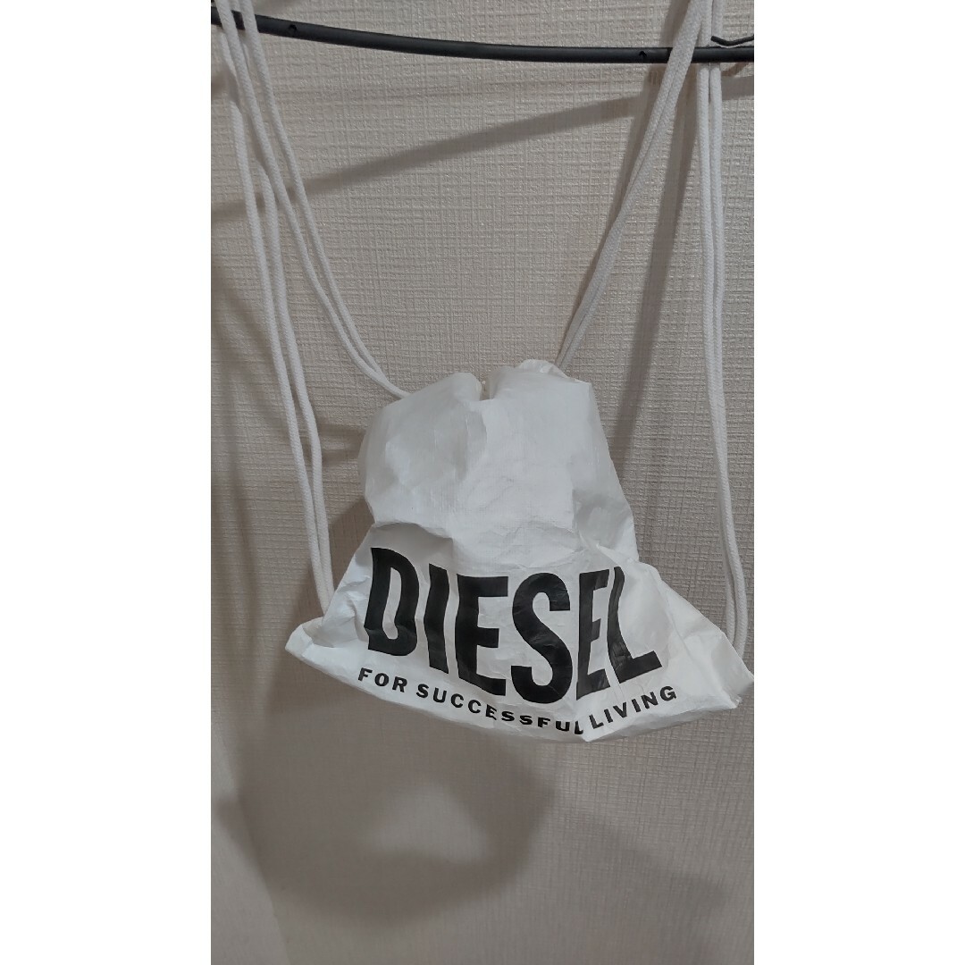 DIESEL(ディーゼル)の【最終セール中】 DIESEL ディーゼル ナップサック ホワイト ユニセックス レディースのバッグ(リュック/バックパック)の商品写真