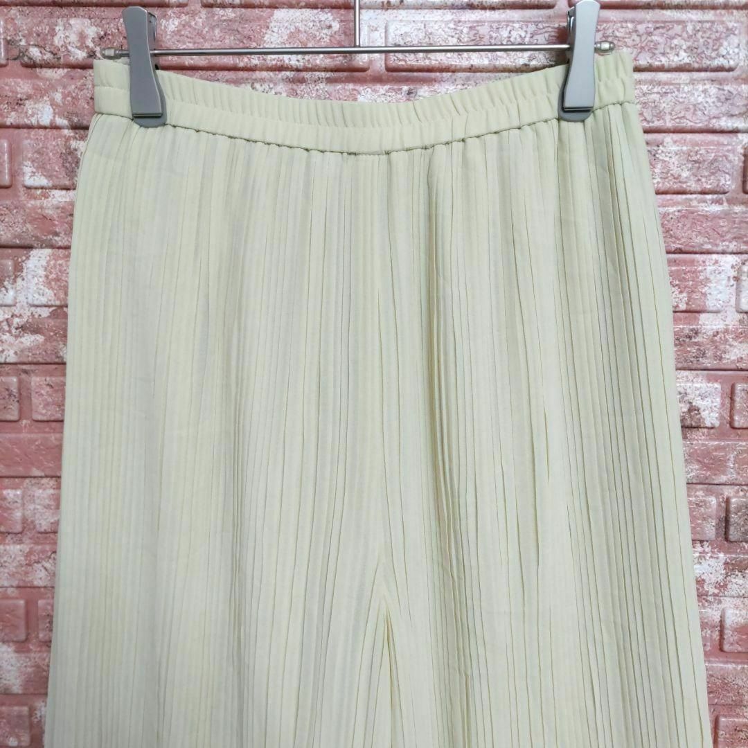 UNIQLO(ユニクロ)のUNIQLO ユニクロ シフォン プリーツ スカートパンツ イエロー Mサイズ レディースのパンツ(クロップドパンツ)の商品写真