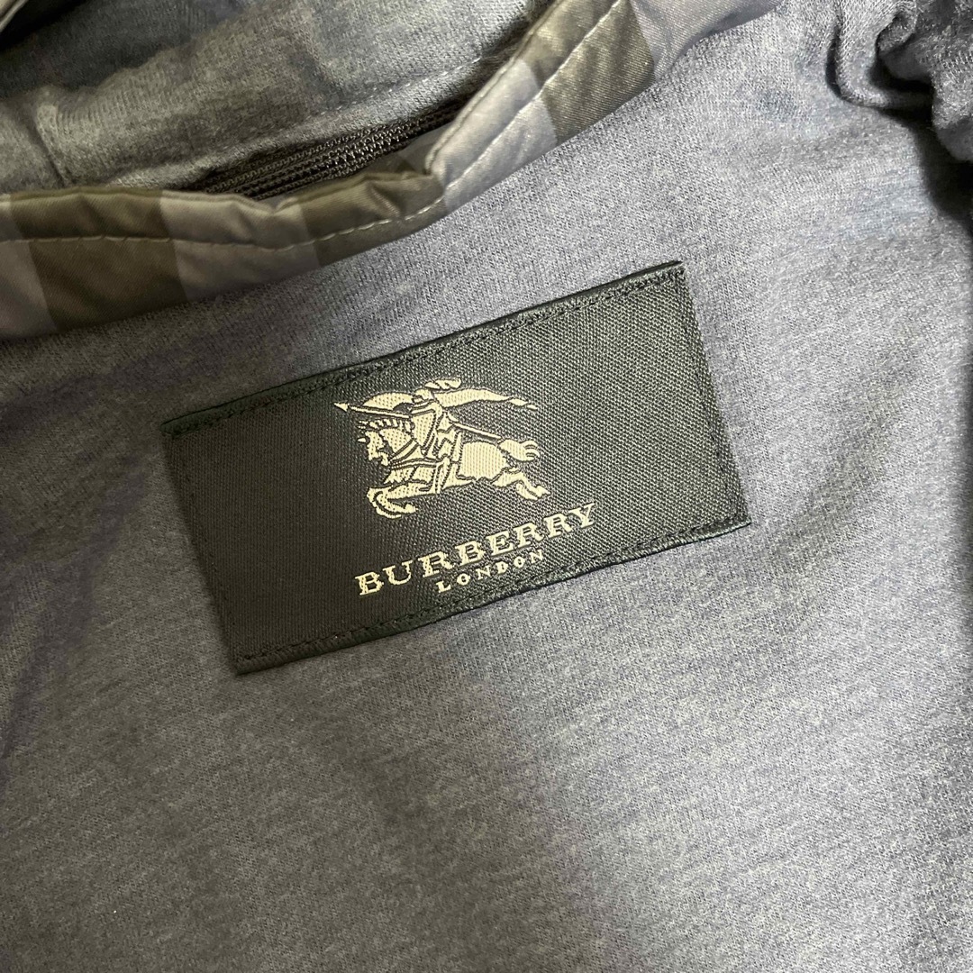 BURBERRY(バーバリー)のBURBERRY ダウンジャケット キッズ/ベビー/マタニティのキッズ服男の子用(90cm~)(ジャケット/上着)の商品写真