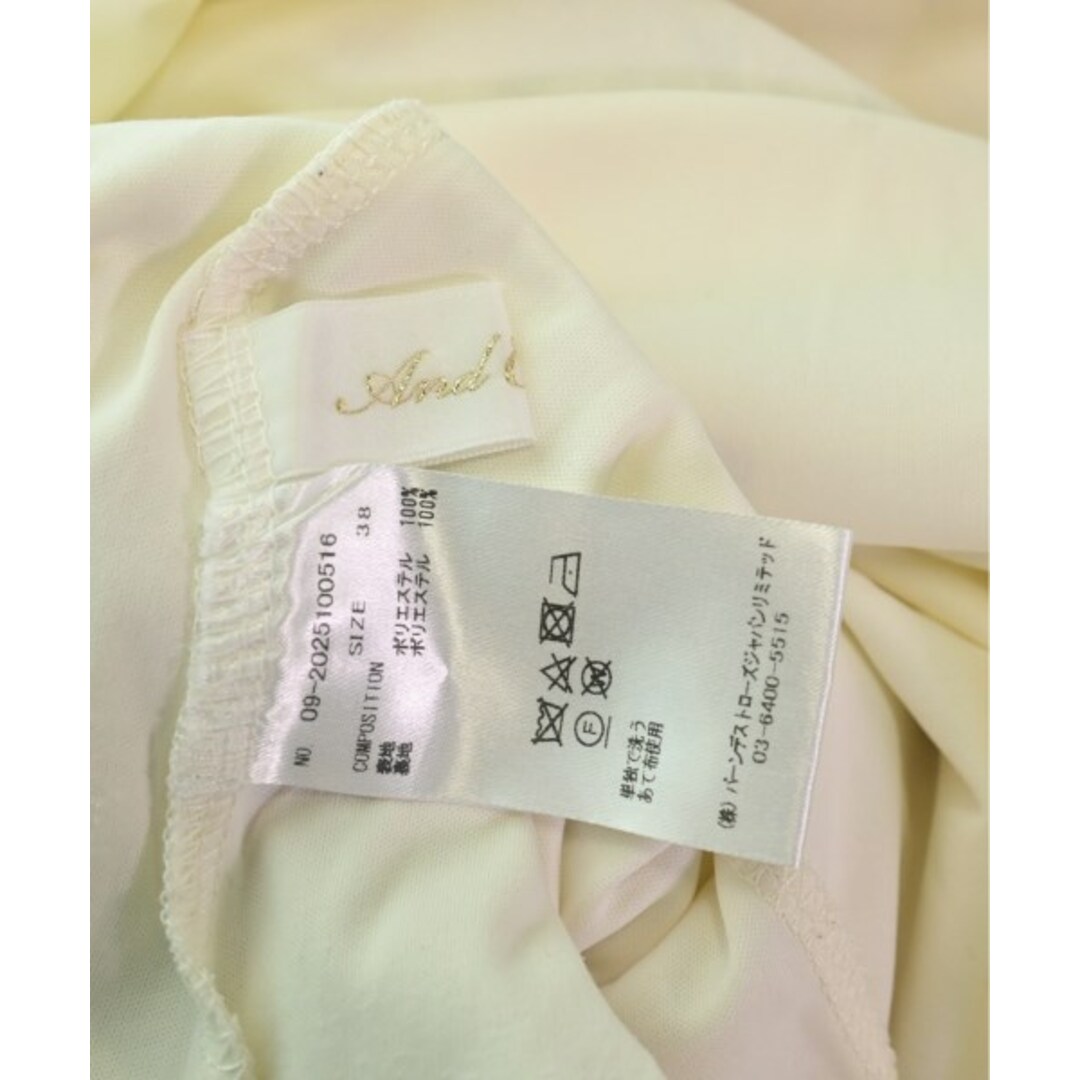 And Couture(アンドクチュール)のAnd Couture ワンピース 38(M位) 白x紫x赤等(花柄) 【古着】【中古】 レディースのワンピース(ひざ丈ワンピース)の商品写真