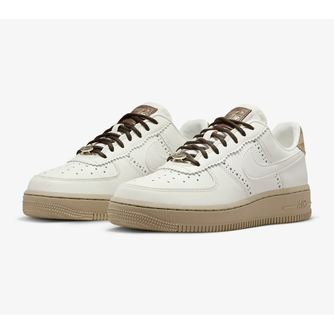 NIKE(ナイキ)のナイキ エア フォース NIKE AIR FORCE 1 FV3700-112 レディースの靴/シューズ(スニーカー)の商品写真