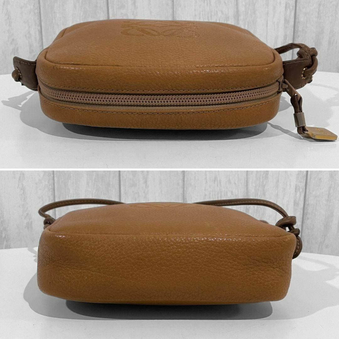 LOEWE(ロエベ)のロエベ LOEWE ミニ ショルダーバッグ アナグラム ポシェット 型押し ロゴ レディースのバッグ(ショルダーバッグ)の商品写真