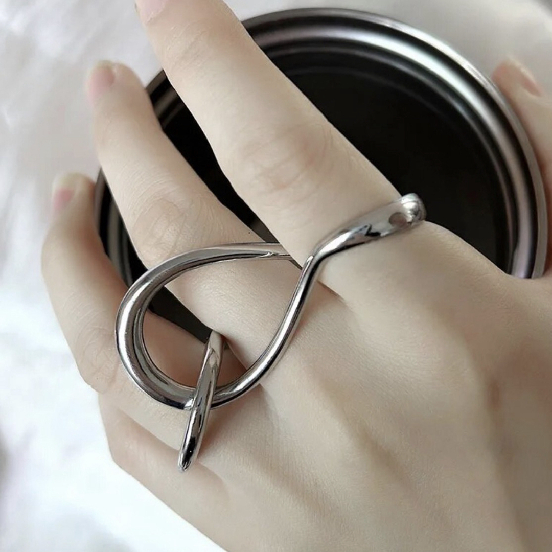 Soierie(ソワリー)の新品　バイカラー　ダブルフィンガーリング　指輪　エイトループ レディースのアクセサリー(リング(指輪))の商品写真