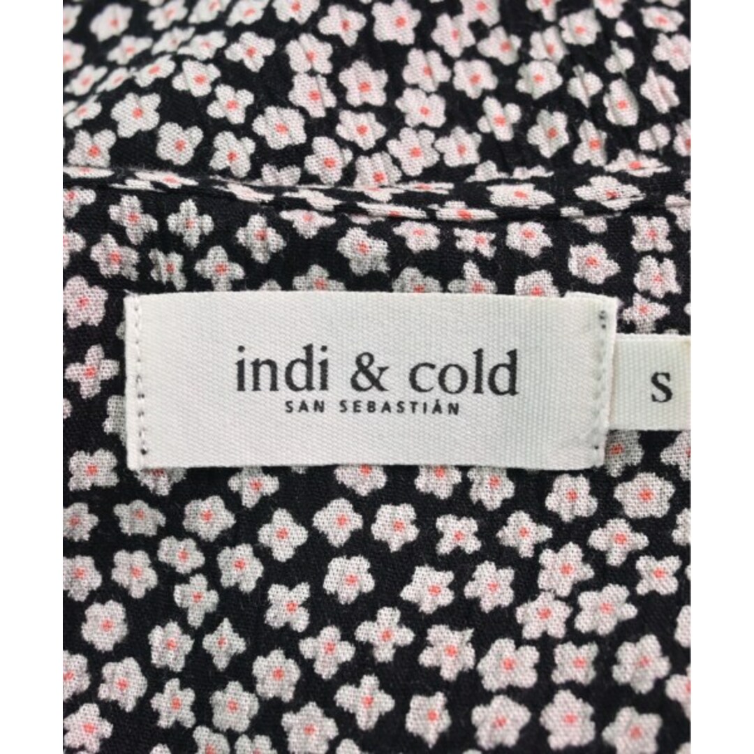 indi & cold ワンピース S 黒x白xオレンジ(花柄) 【古着】【中古】 レディースのワンピース(ひざ丈ワンピース)の商品写真