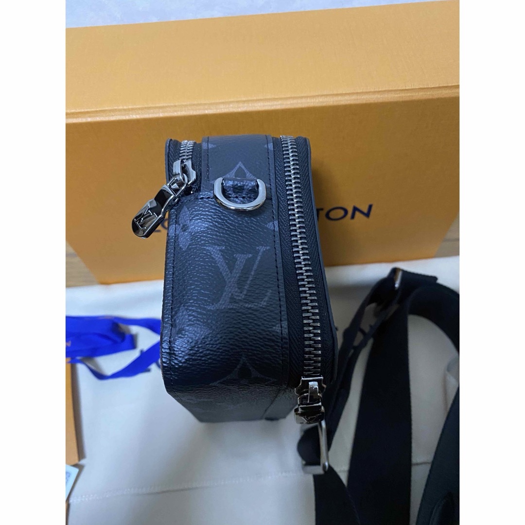 LOUIS VUITTON(ルイヴィトン)の新品　M81260 ルイヴィトン　アルファウェアラブルウォレット　エクリプス メンズのバッグ(ショルダーバッグ)の商品写真