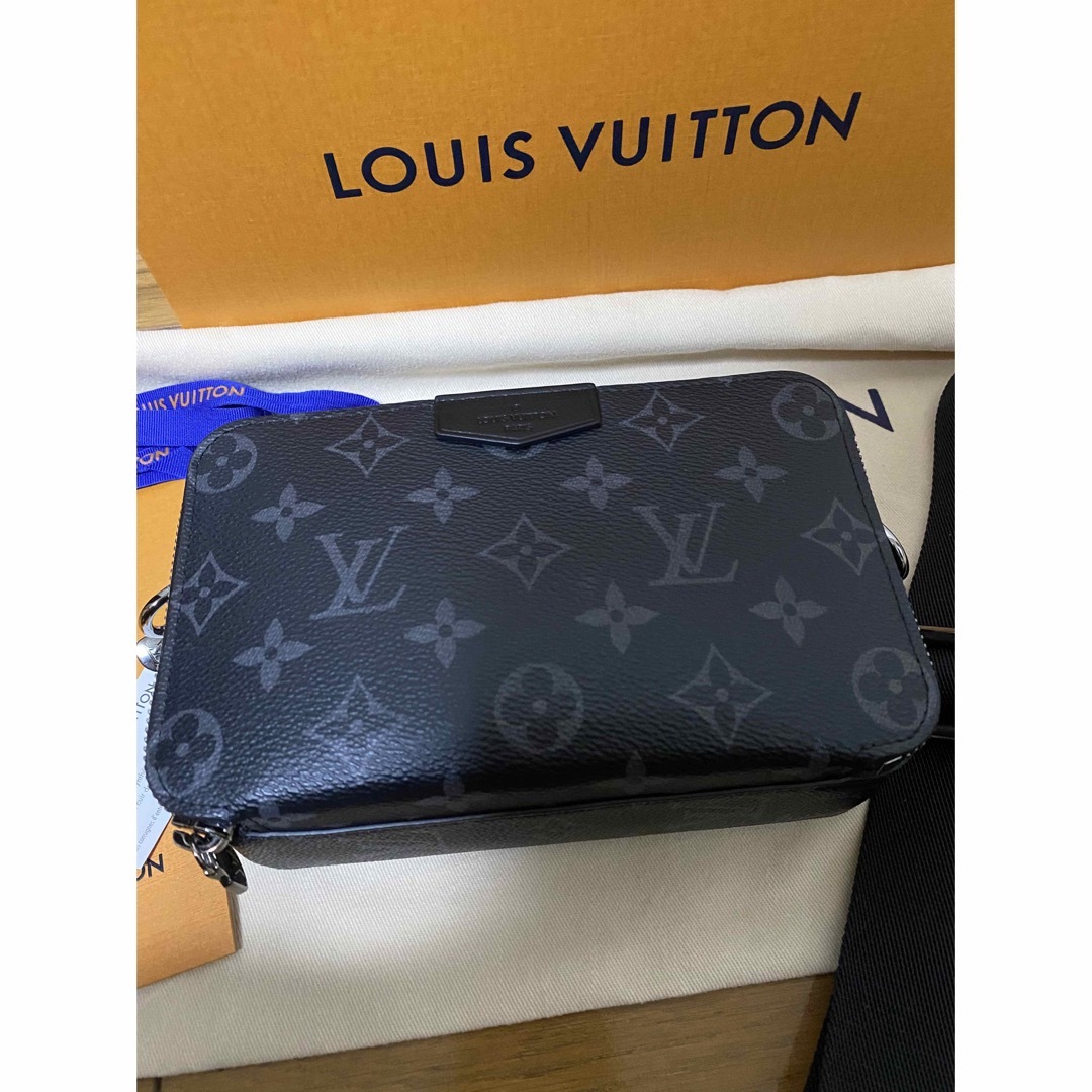 LOUIS VUITTON(ルイヴィトン)の新品　M81260 ルイヴィトン　アルファウェアラブルウォレット　エクリプス メンズのバッグ(ショルダーバッグ)の商品写真