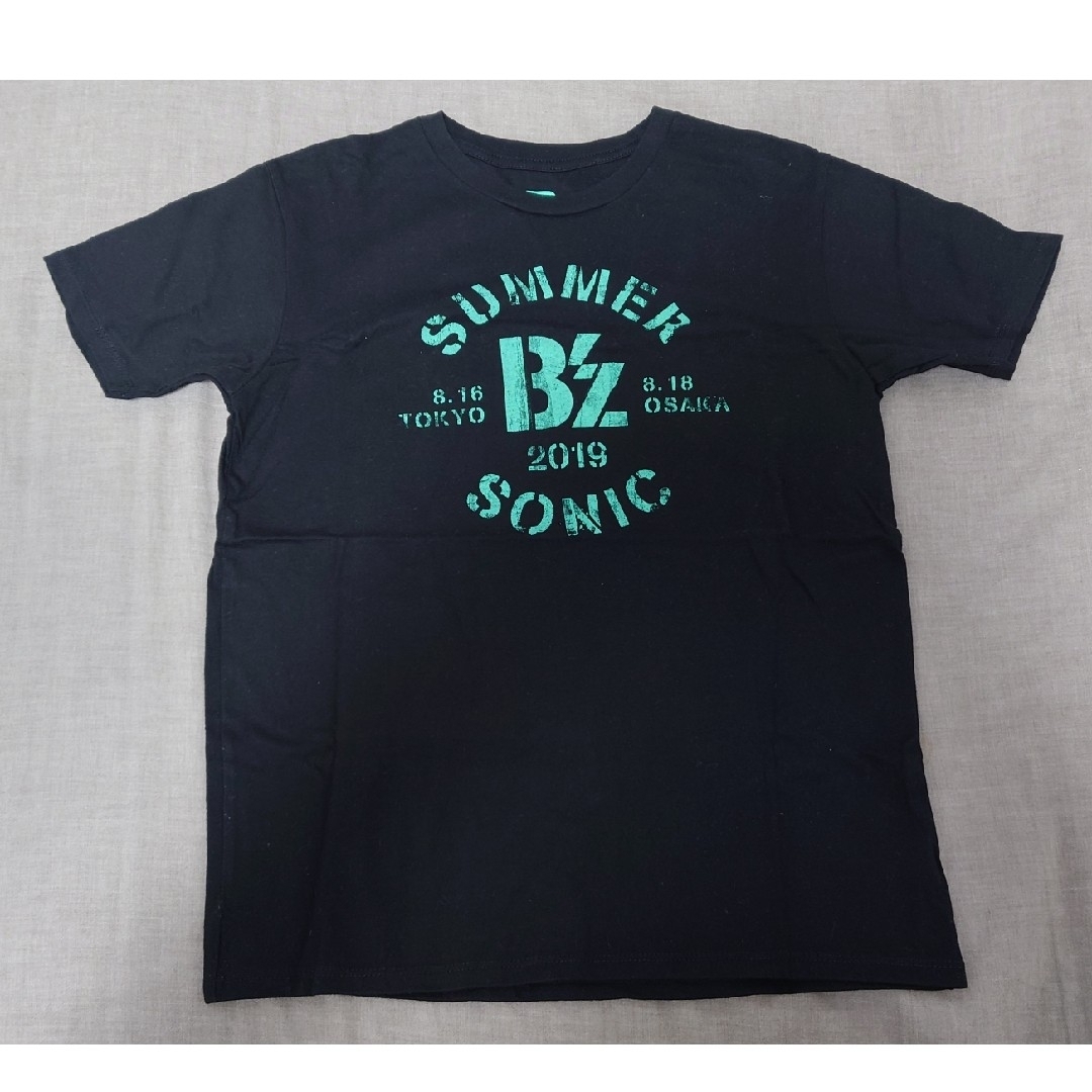 【B'z・グッズ】サマソニ×B'zコラボTシャツ BLACK［会場限定］ エンタメ/ホビーのタレントグッズ(ミュージシャン)の商品写真